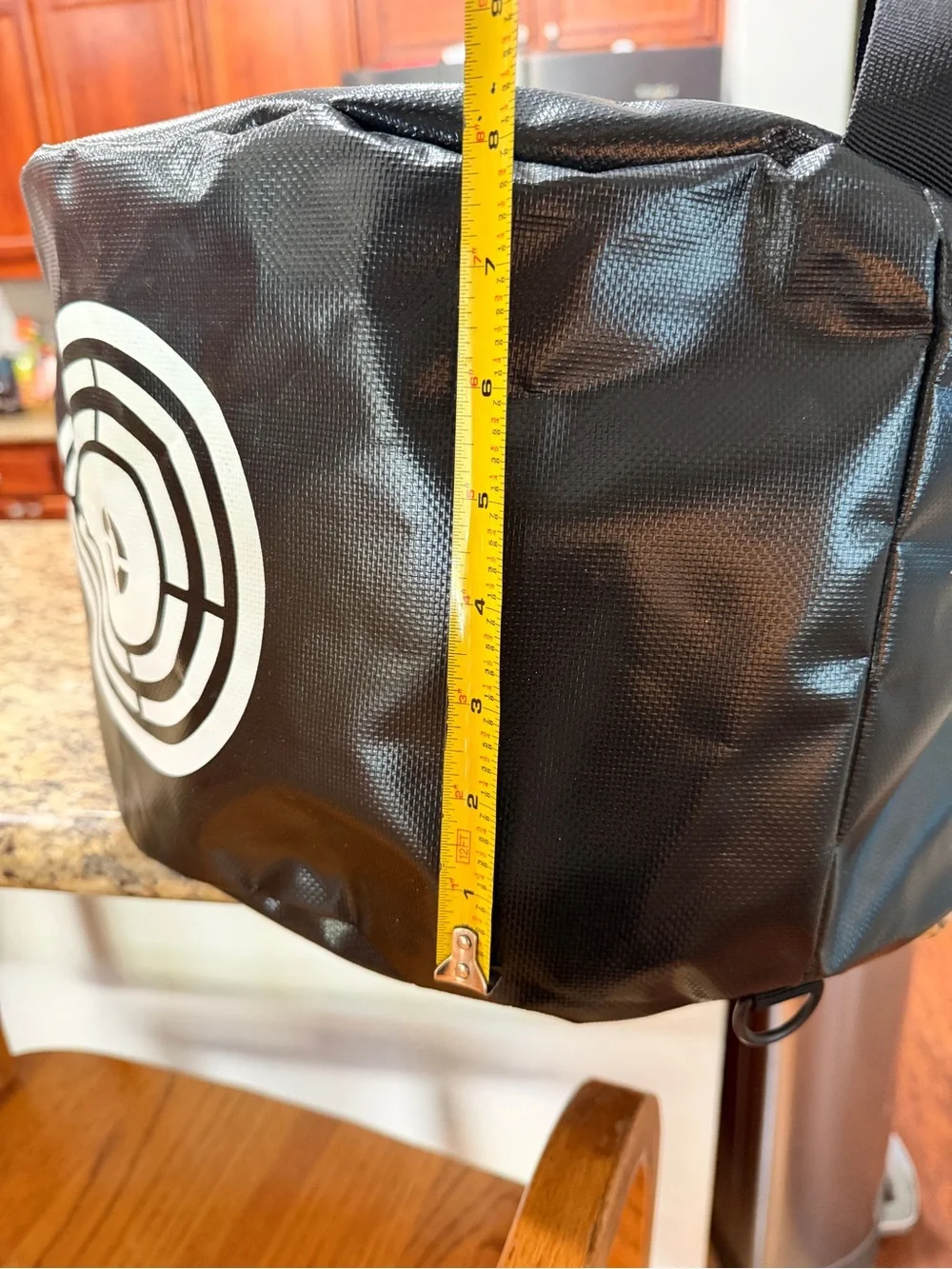 N/A black round